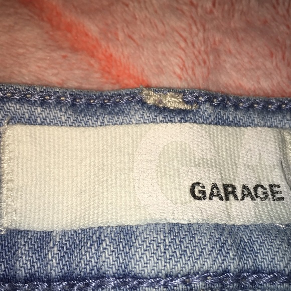 Light wash garage jean shorts - Picture 2 of 4